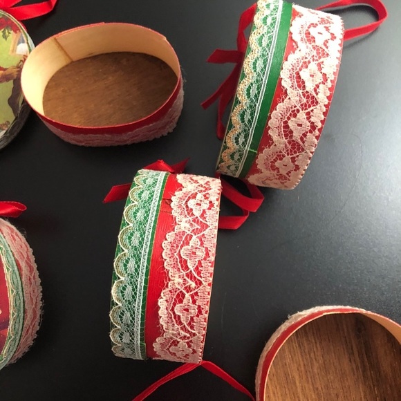 Vintage Christmas red round and oval box Ornaments - Picture 9 of 11